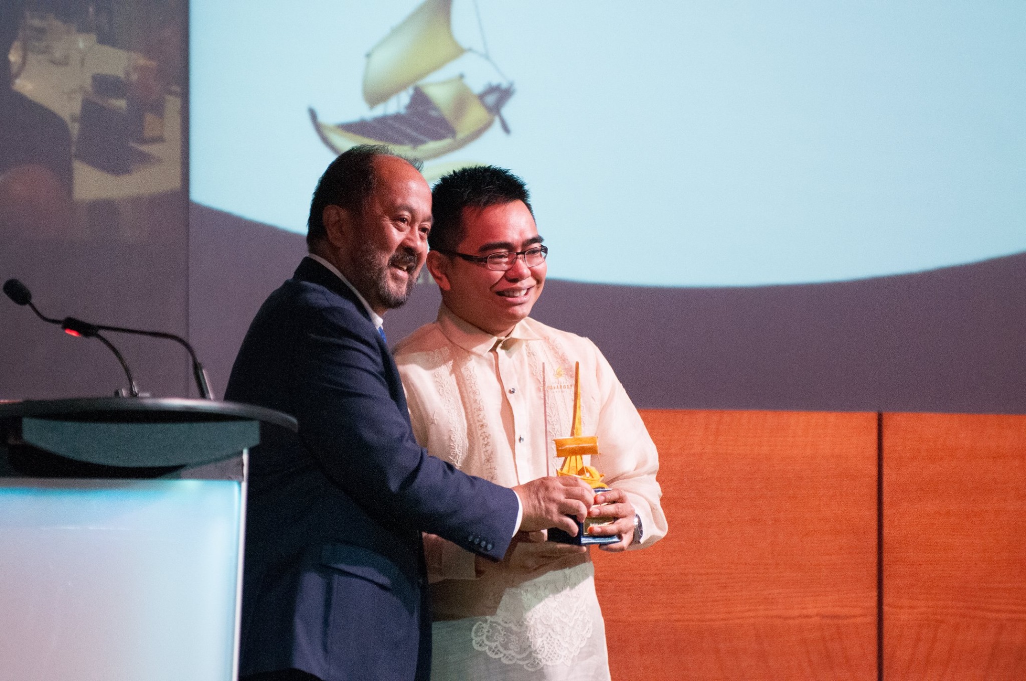 Patrick Alcedo receives “Pinoy of the Year” Award